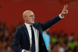 官方：西足协与德拉富恩特续约至2026年