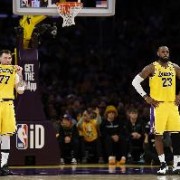 夸梅-布朗：湖人续约东契奇是对詹姆斯现身快船训练馆的回应