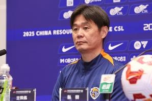 李霄鹏：从场面来看两队实力还是有差距，队员已尽了最大的努力