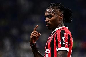 斗球体育直播电脑版-隆戈：莱奥将因伤缺席对阵莱切比赛，阿莱格里只有三名前锋可用